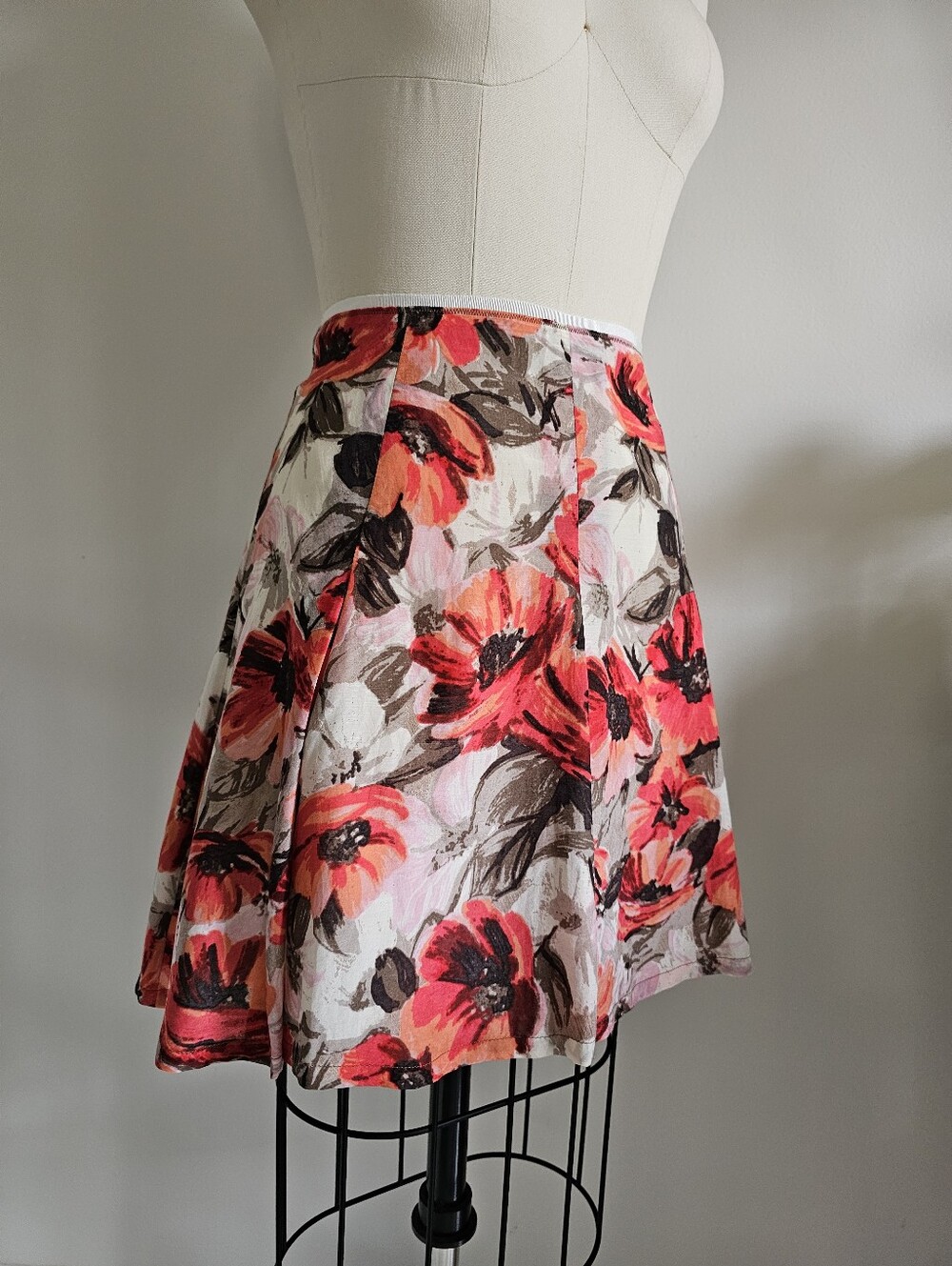 BANANA REPUBLIC orange, pink,coral and white floral a-line pleated mini skirt